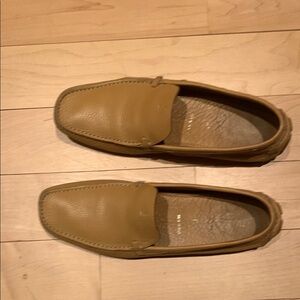 Prada Woman Tan Loafers excellent condition 
Very comfortable